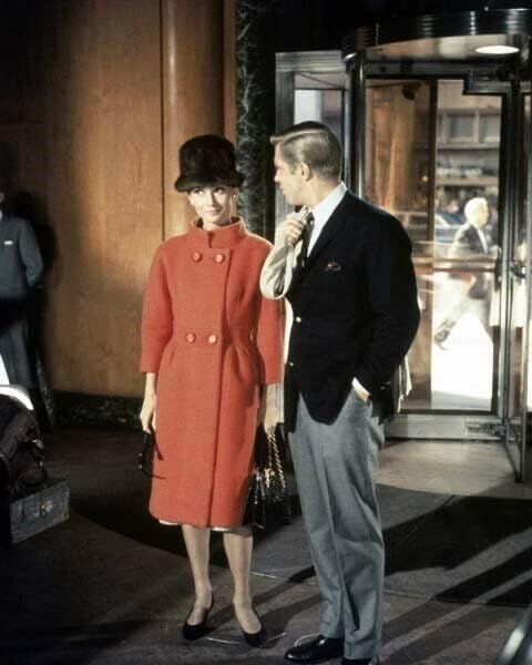 Audrey Hepburn & George Peppard írja be az áruház 8x10
